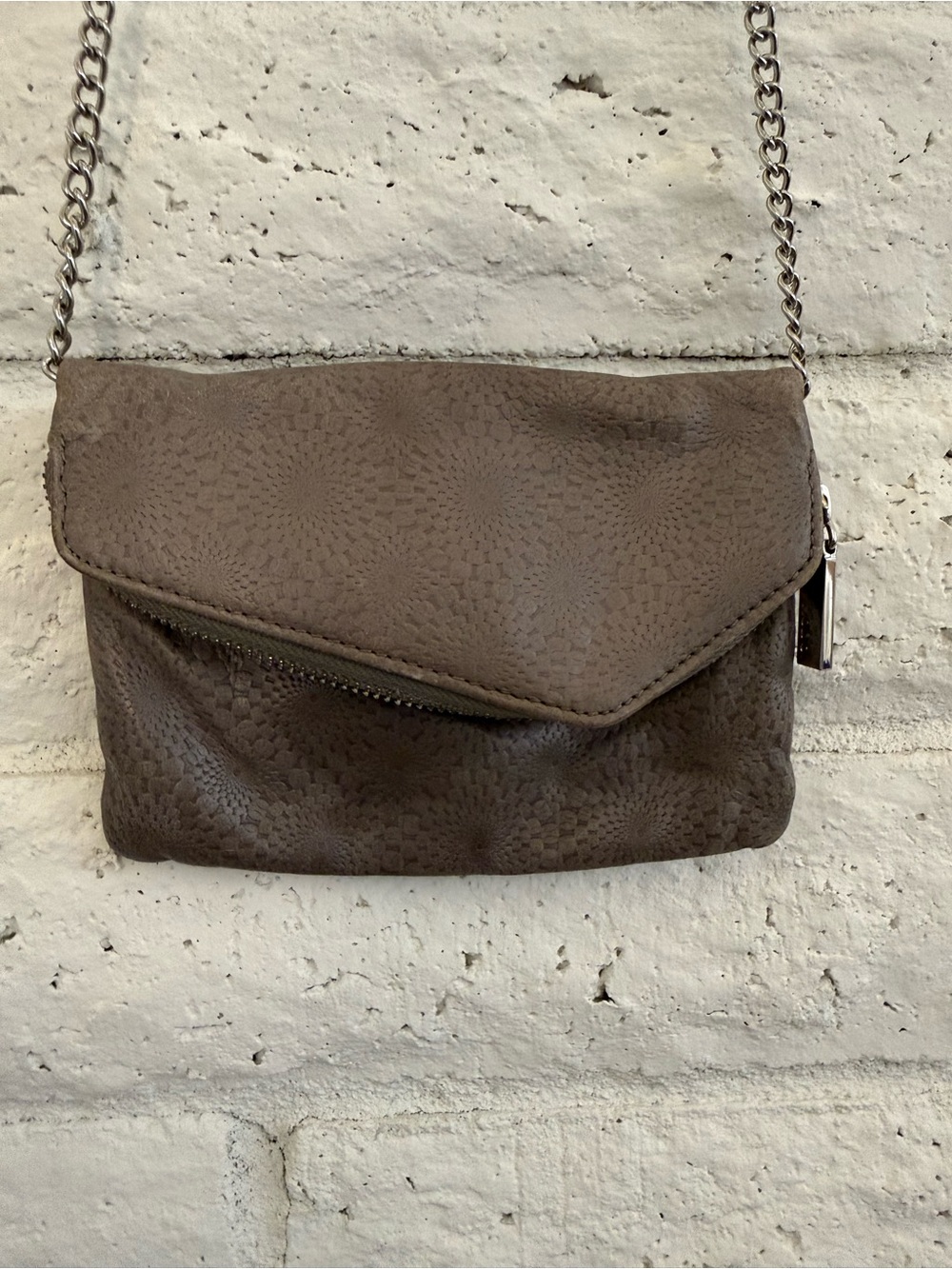 Hobo Textured Envelope Crossbody Bag - Taupe